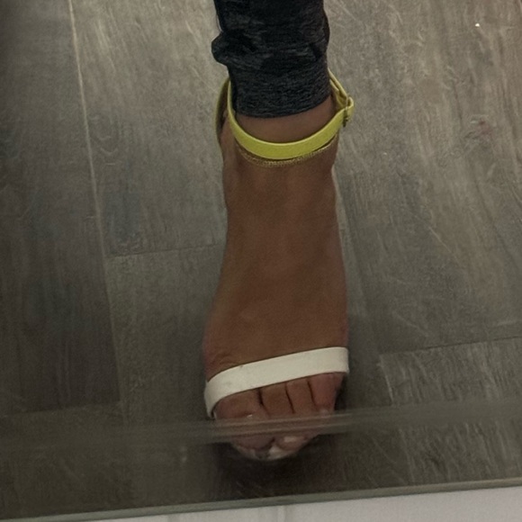 Call it spring high heel sandal yellow white and snakeskin print - Picture 5 of 5